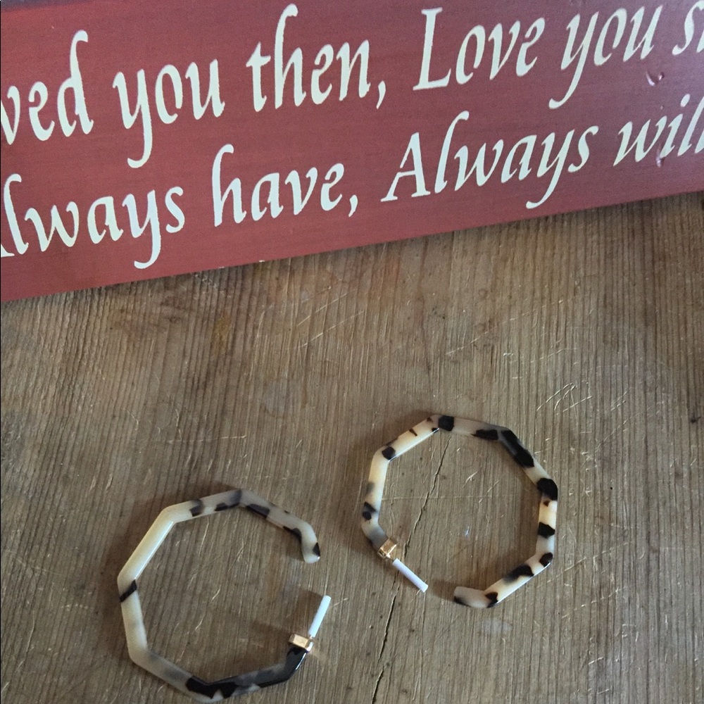 2LEFT📍🆕Large Leopard Hoop Earrings - Picture 2 of 3